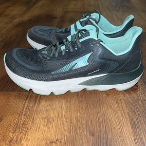 Altra Provision 6. Women’s size 9.